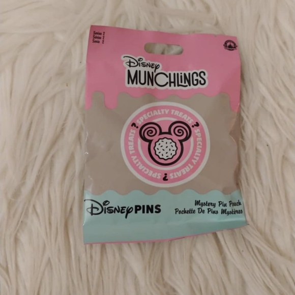 💖FIRM! NWT DISNEY PARKS DISNEY MUNCHLINGS SERIES 2 MYSTERY BAG TRADING PIN - Picture 3 of 8